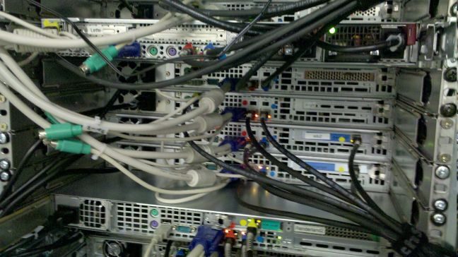 NAS und unterbrechungsfreie Stromversorgung im Rack